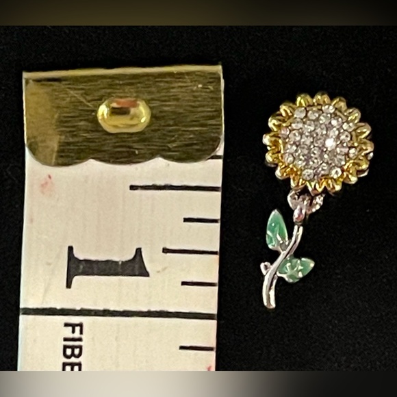 Sunflower Charm - Picture 2 of 5